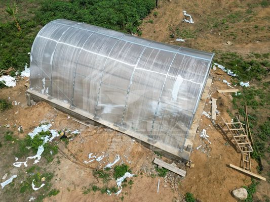 Invernadero de secado eficiente en energía con ventilación para el secado controlado de vegetales y hierbas